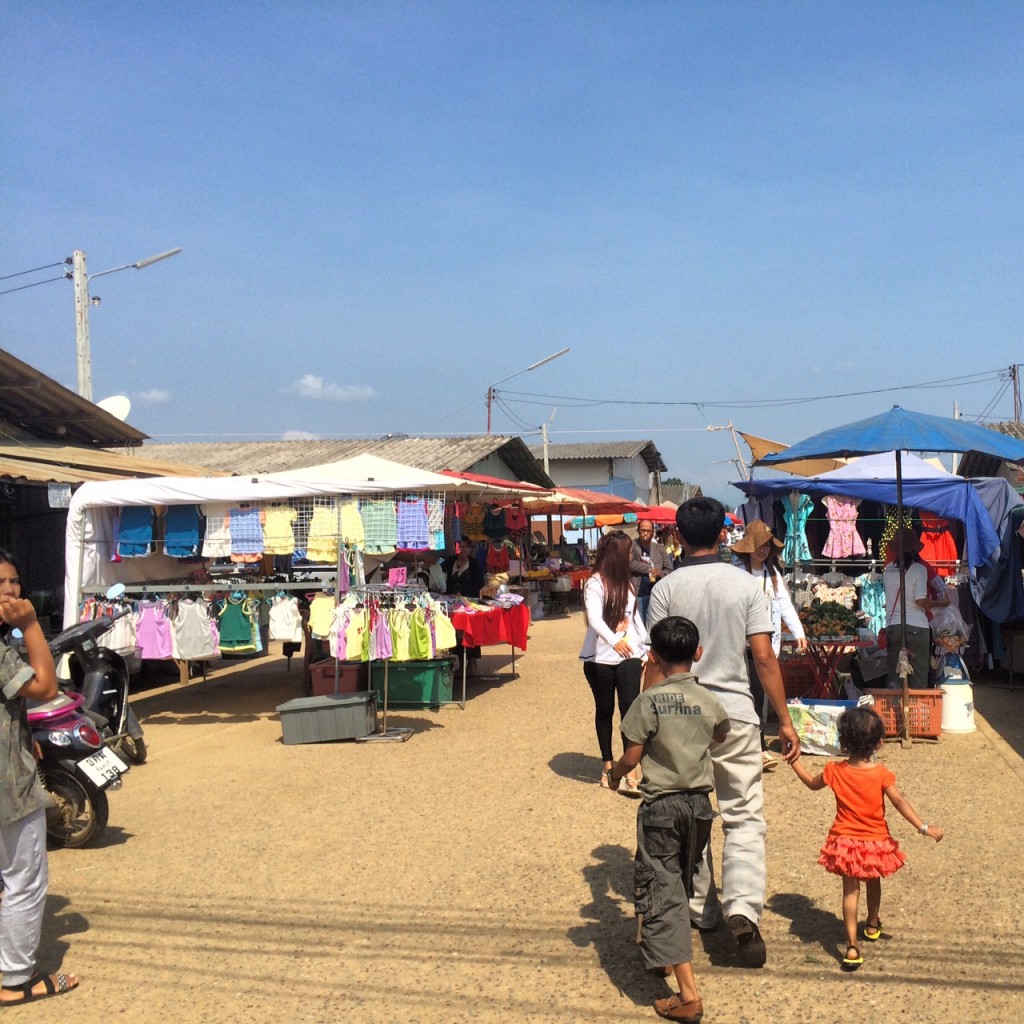 Phsar Prum market, Phnom Yat Guest House, and the golden stupa at Phnom Yat Hill in Pailin